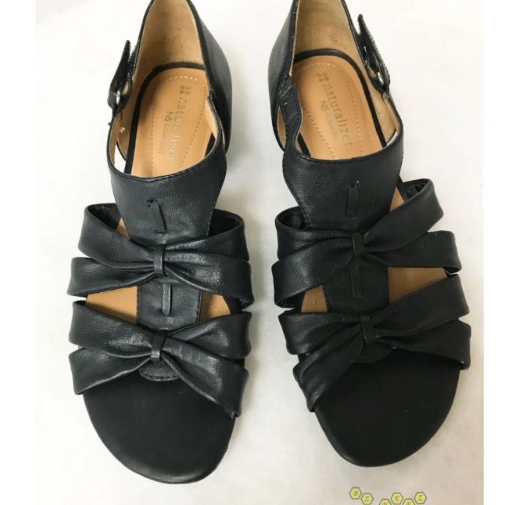 Size 8M Black Leather Sandels by  Naturalizer